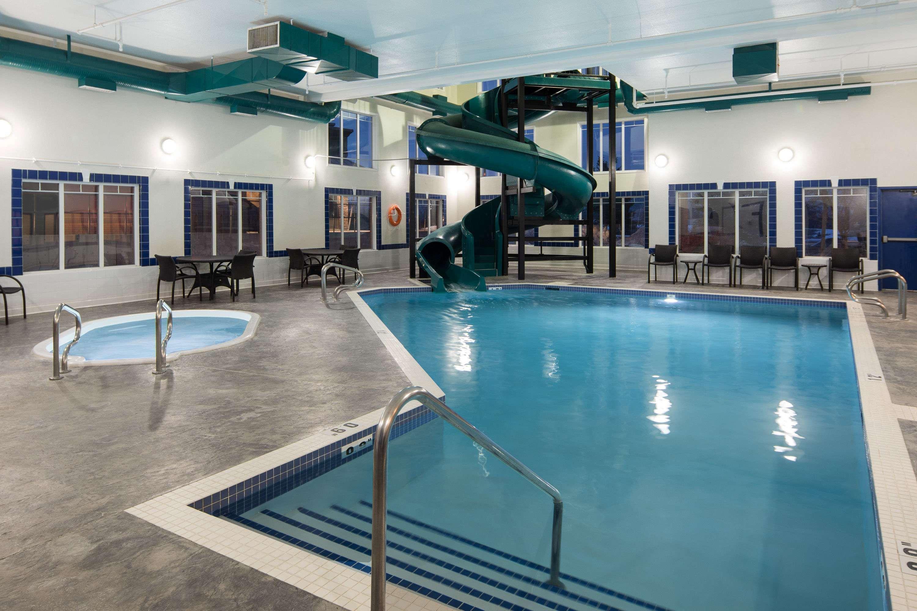מלון Ramada By Wyndham קוקרן מראה חיצוני תמונה