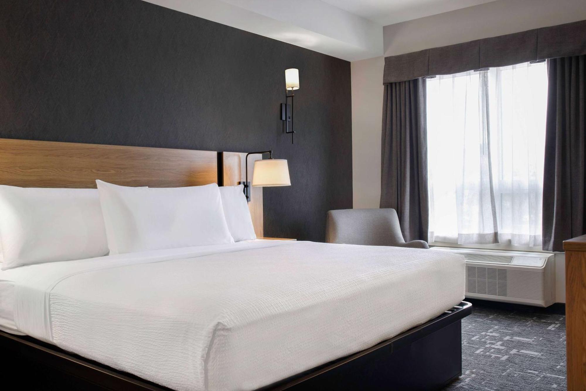 מלון Ramada By Wyndham קוקרן מראה חיצוני תמונה