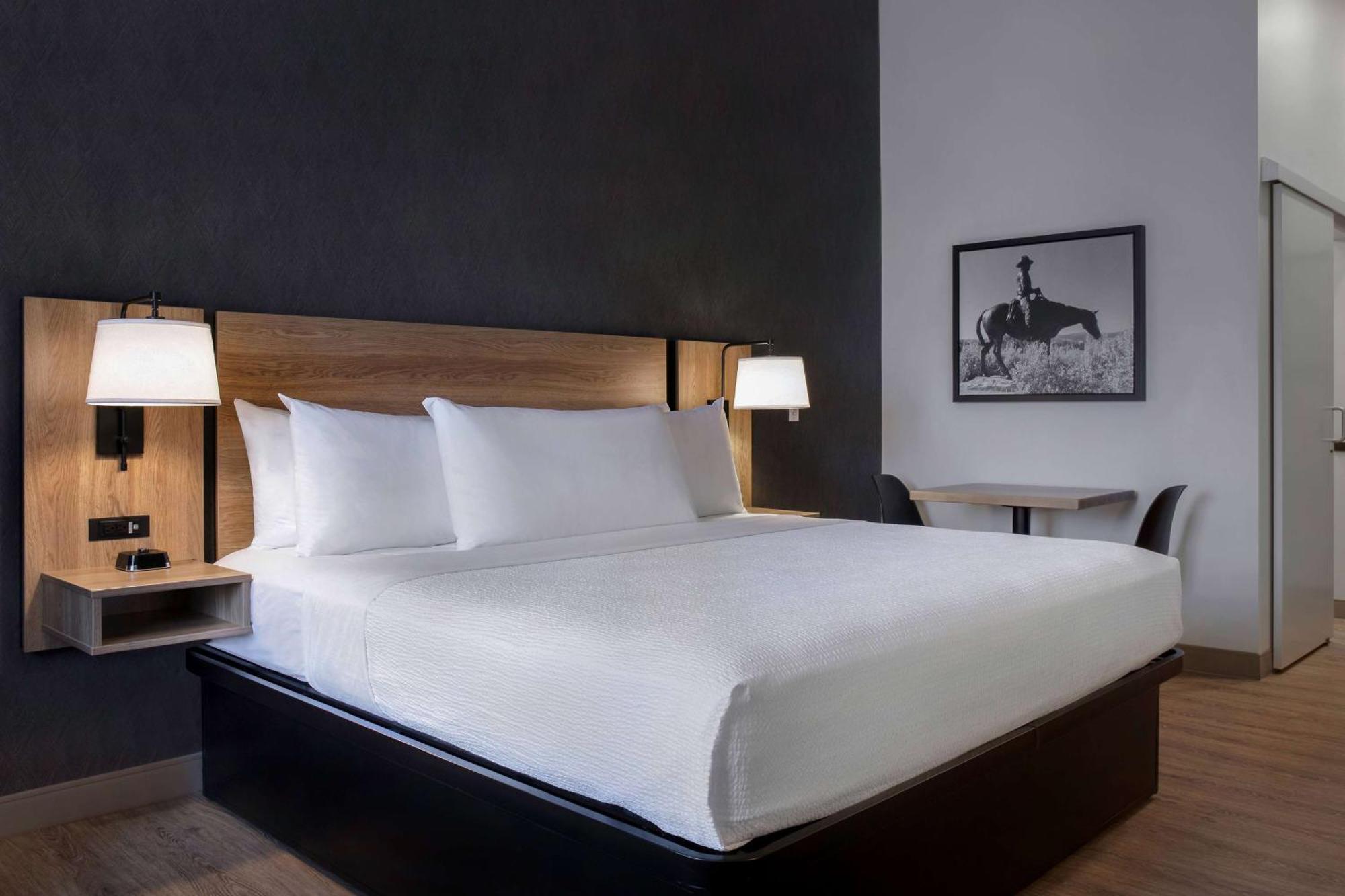 מלון Ramada By Wyndham קוקרן מראה חיצוני תמונה