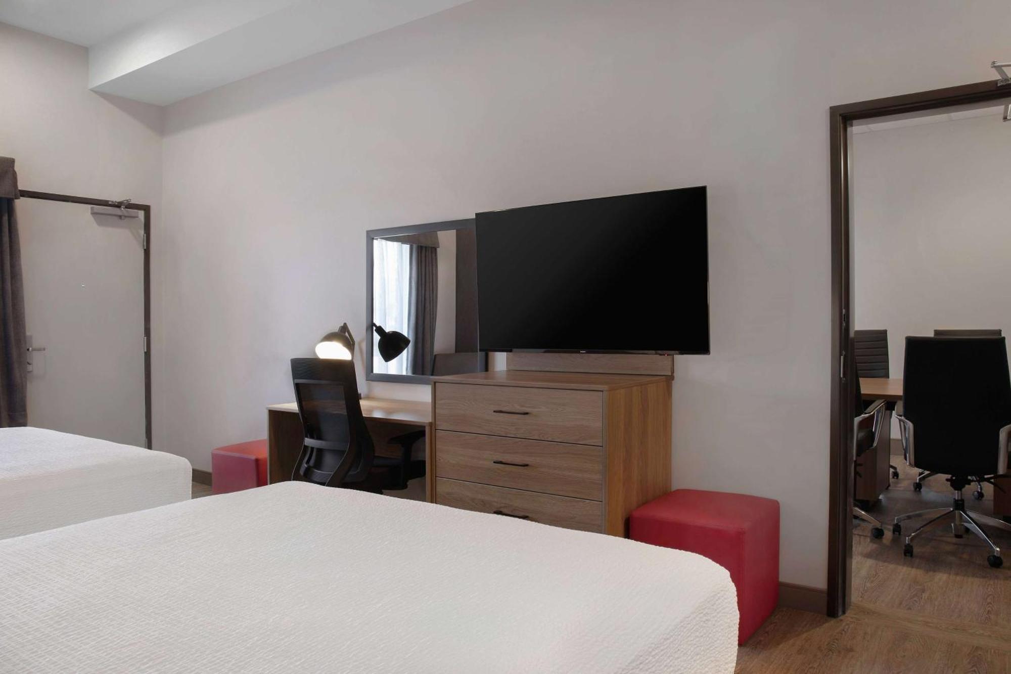 מלון Ramada By Wyndham קוקרן מראה חיצוני תמונה