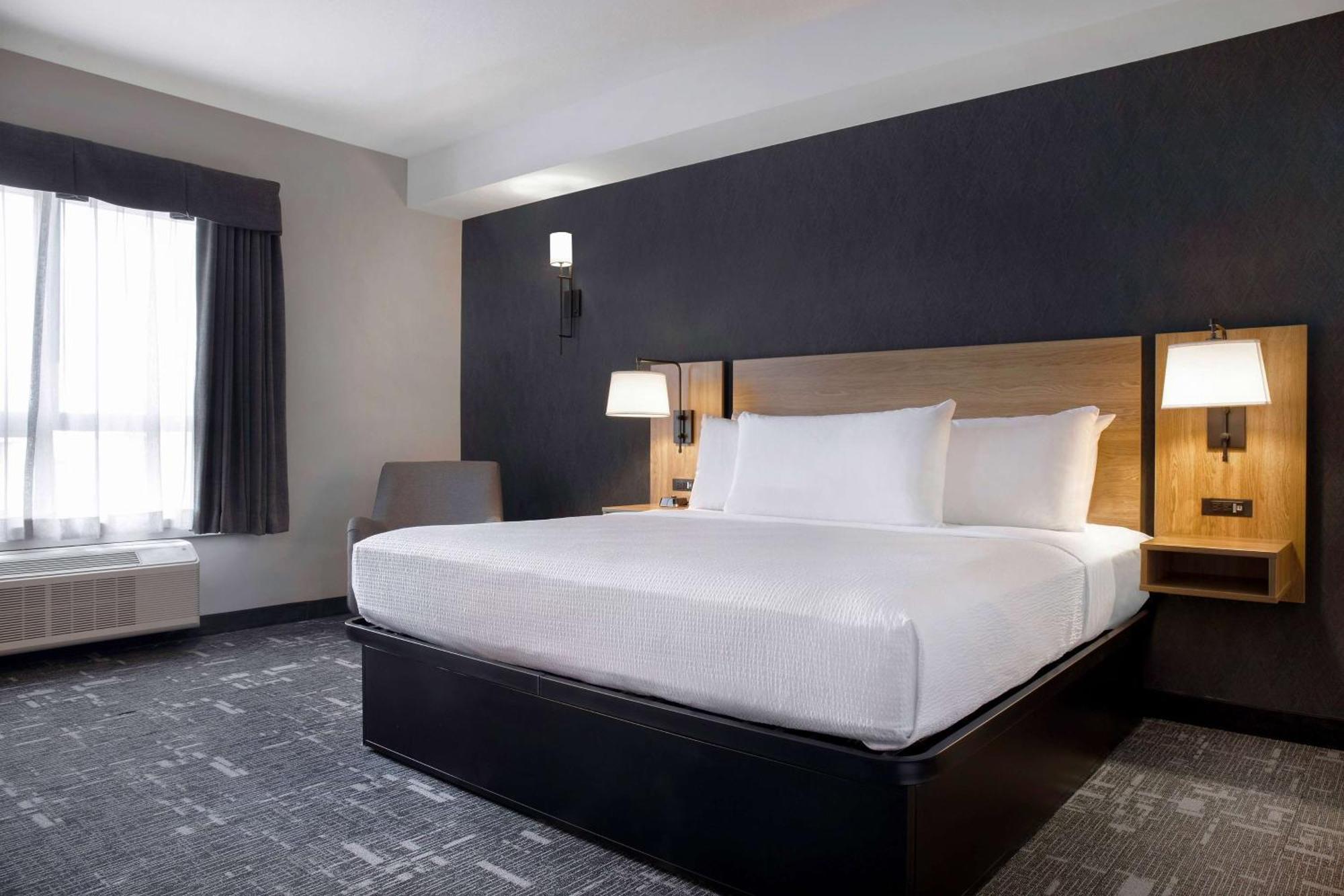מלון Ramada By Wyndham קוקרן מראה חיצוני תמונה