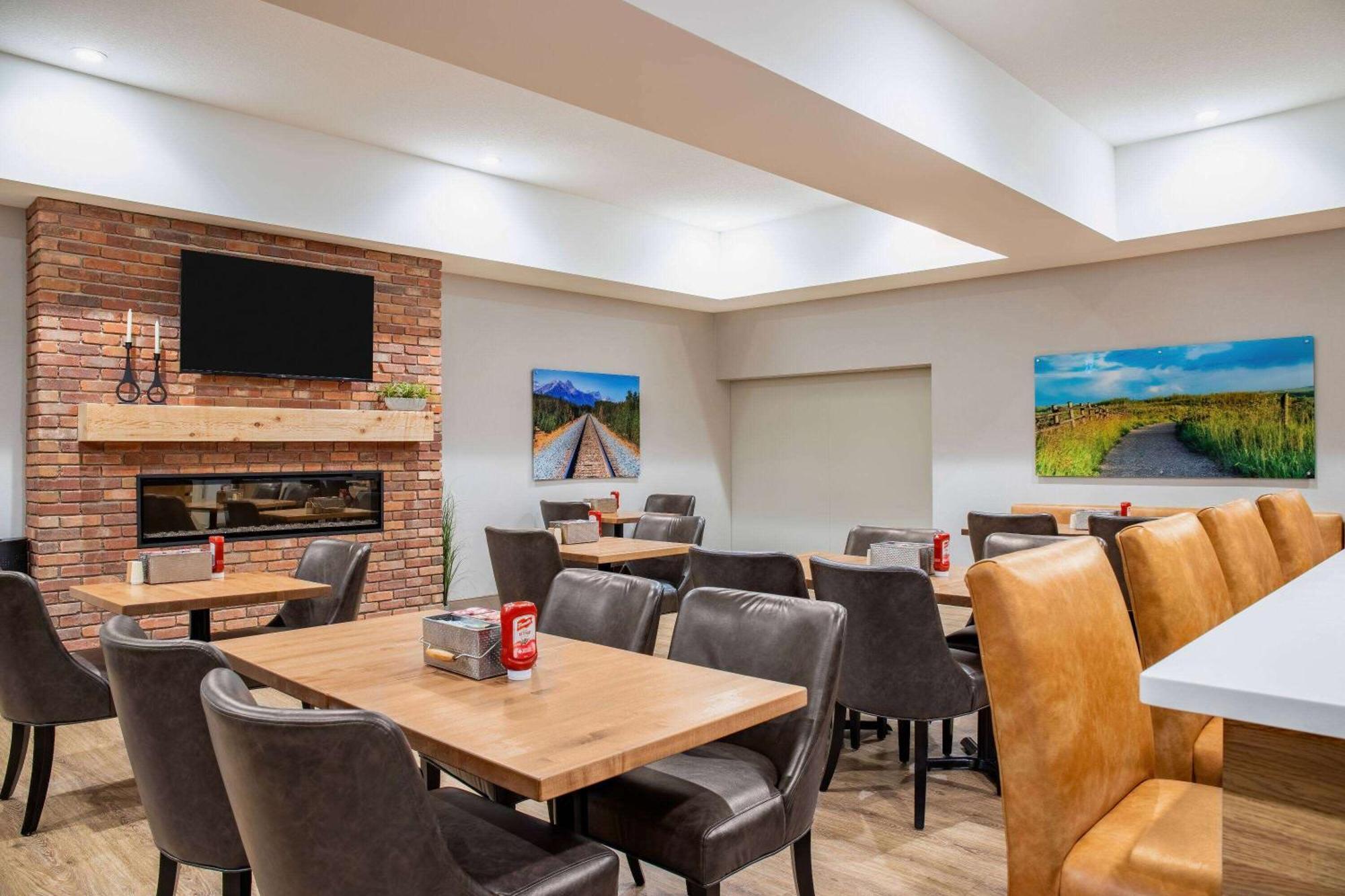 מלון Ramada By Wyndham קוקרן מראה חיצוני תמונה