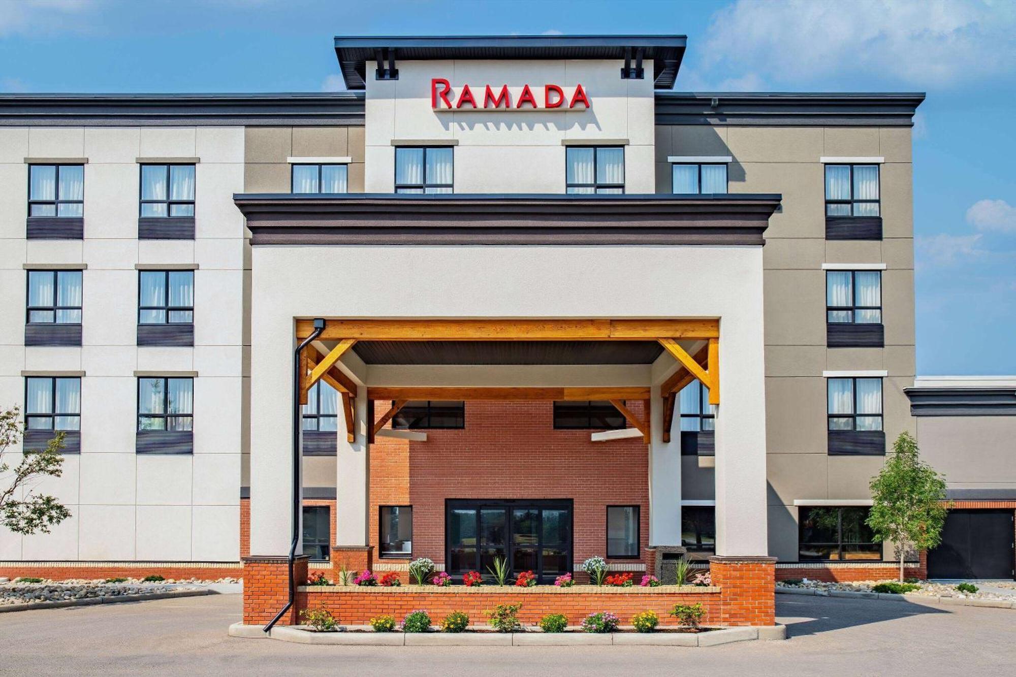 מלון Ramada By Wyndham קוקרן מראה חיצוני תמונה